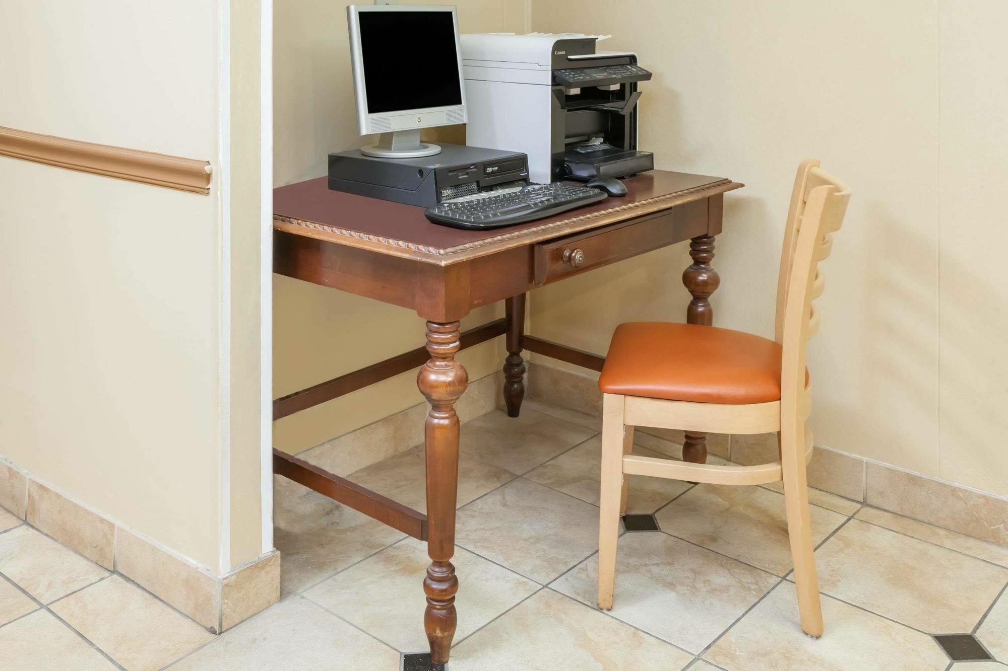 Quality Inn Mishawaka Near Notre Dame Bagian luar foto