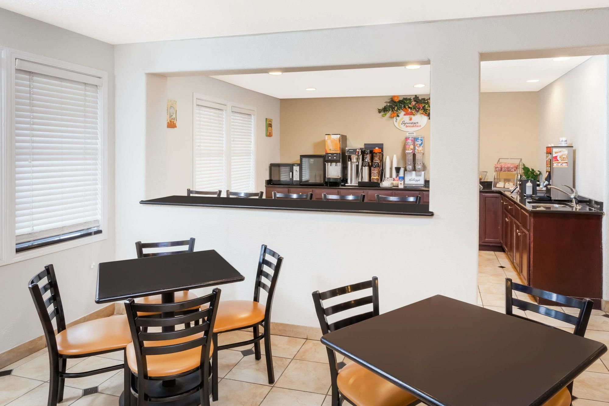 Quality Inn Mishawaka Near Notre Dame Bagian luar foto